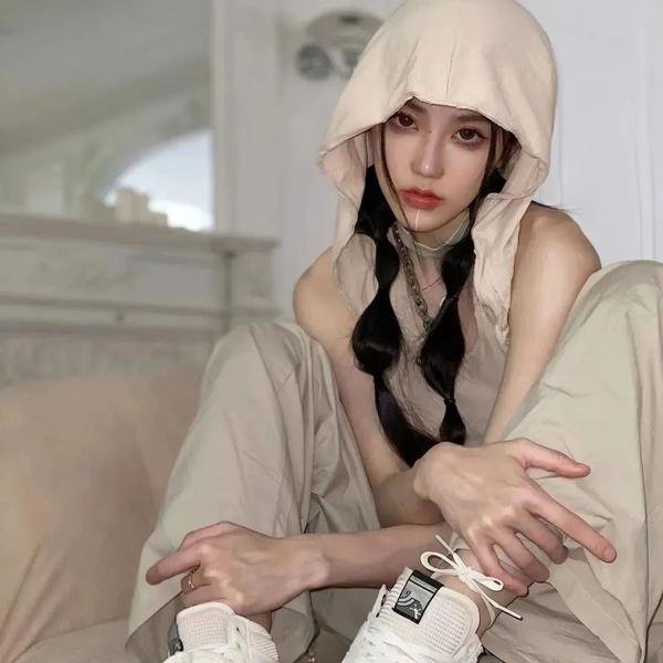 想踢沉迷男的女人